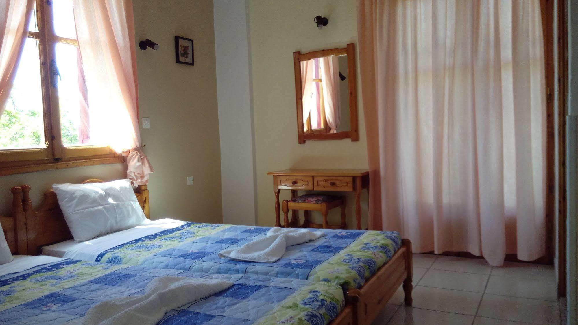 Anessis Cosmos Aparthotel Ánaxosz Kültér fotó
