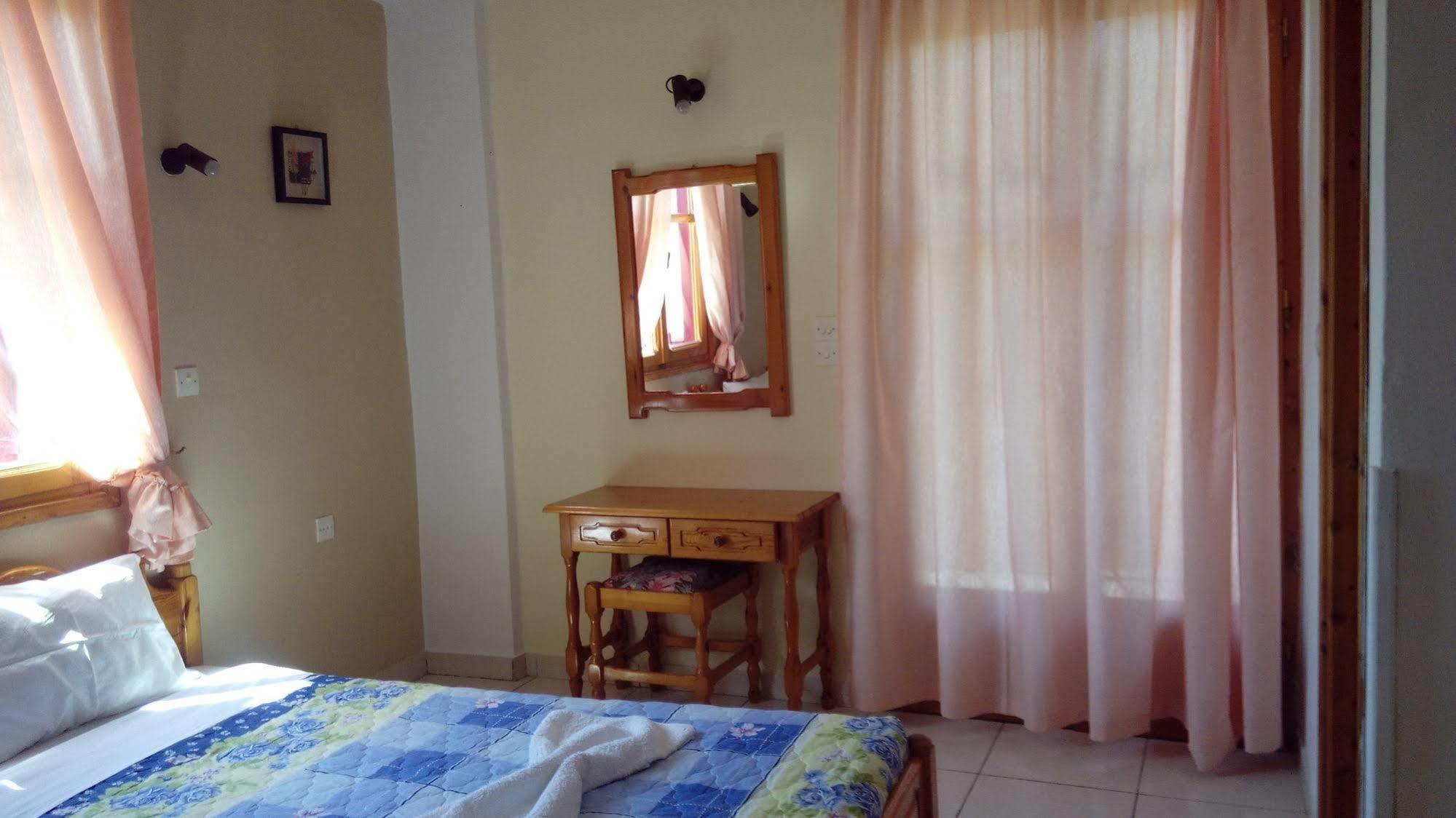 Anessis Cosmos Aparthotel Ánaxosz Kültér fotó