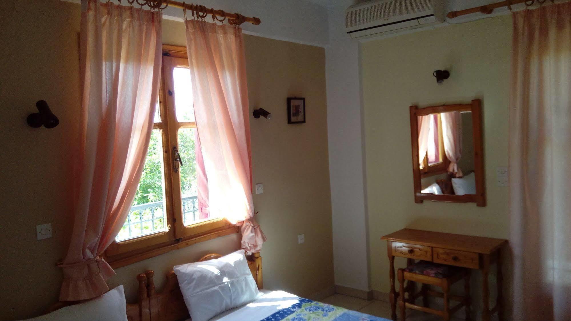 Anessis Cosmos Aparthotel Ánaxosz Kültér fotó